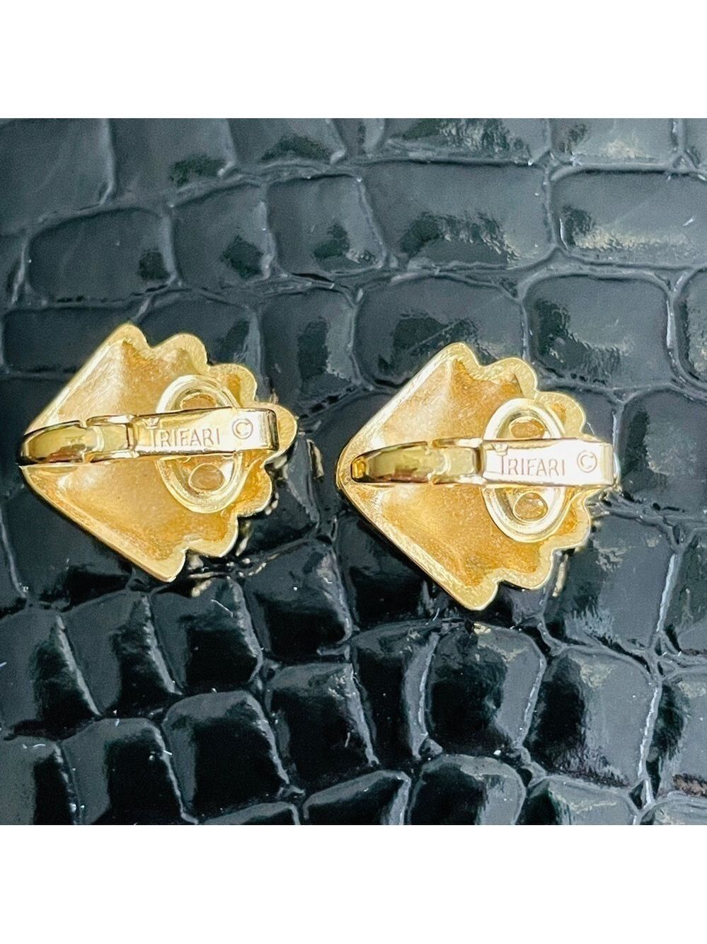 Crown Trifari Vintage Gold Plated Sea Shell Statement Nautical Clip On E… - Picture 5 of 15